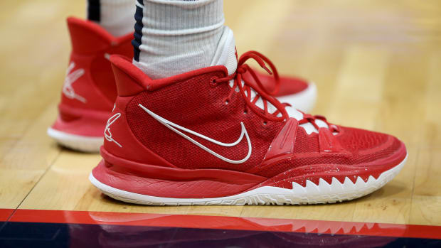 New Orleans Pelicans forward Herbert Jones wears the Nike Kyrie 7 sneakers against the Golden State Warriors on January 6, 2022.